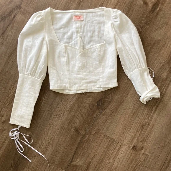 Gorgeous white top - Picture 3 of 10